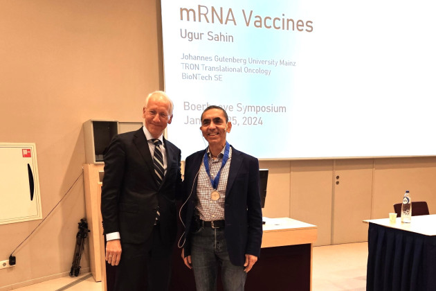           Corona vaccine maker and mRNA pioneer Uğur Şahin  visits the LUMC