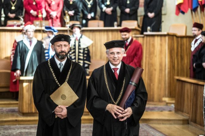 Honorary doctorate awarded to Jacques van Dongen during festive ceremony in Prague
